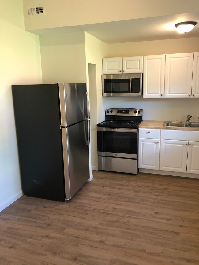 Kitchen/New appliances - 9215 ARISTIDES DR