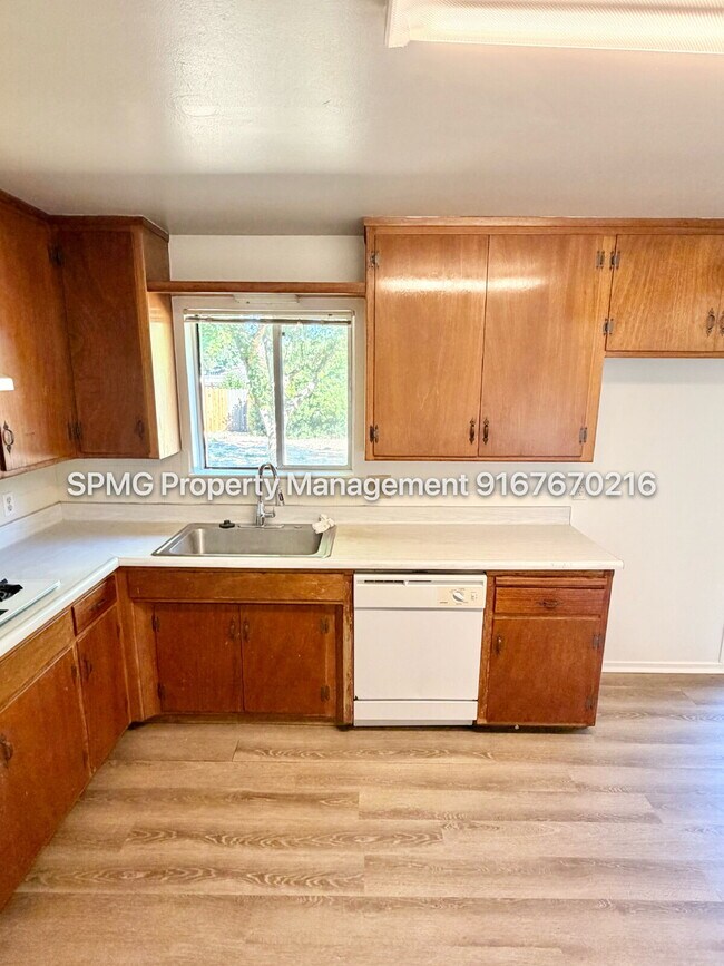 Building Photo - 3 Bedroom Sacramento Rental with Large Yard
