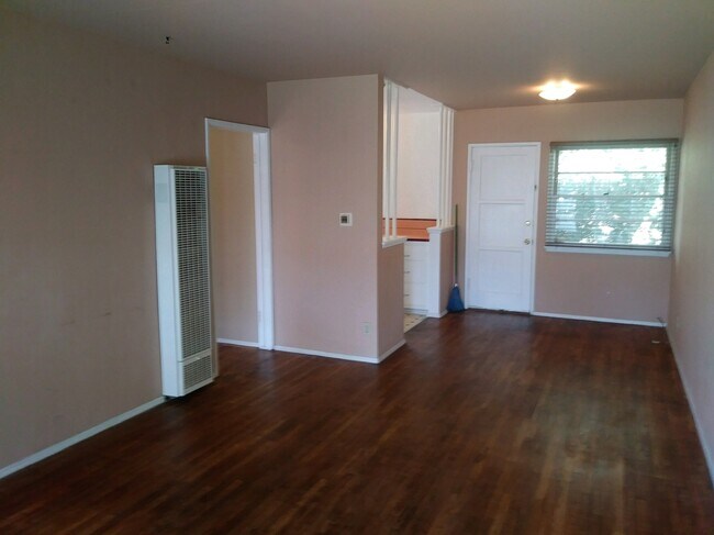 Building Photo - 12138 Mitchell Ave