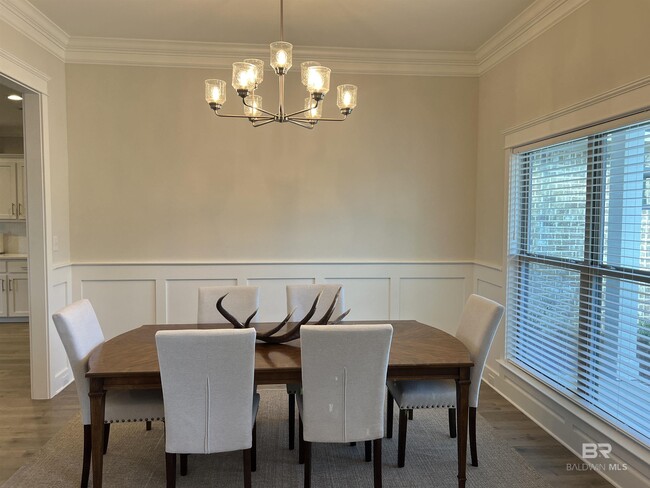 Building Photo - 686 Kitfox Ave