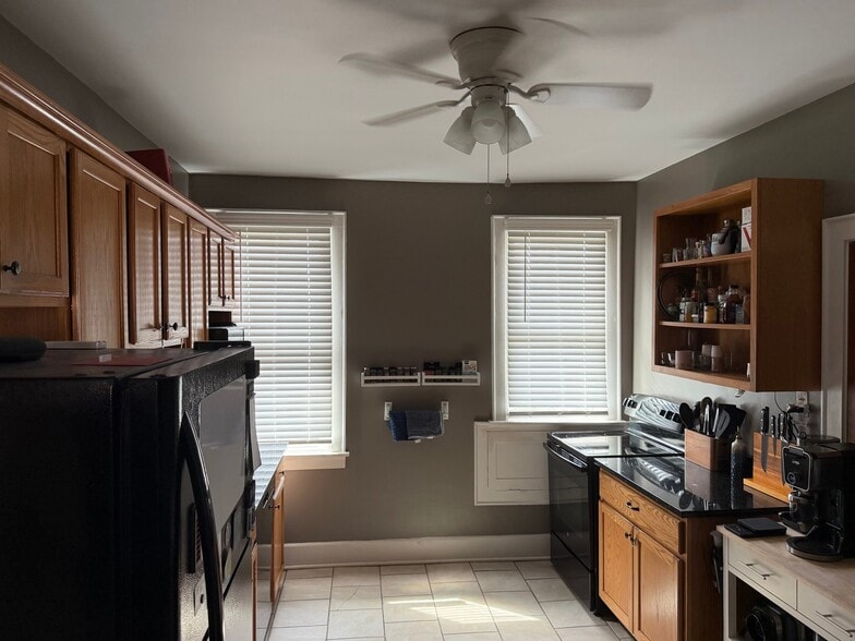 Building Photo - 2472 Fairview Ave