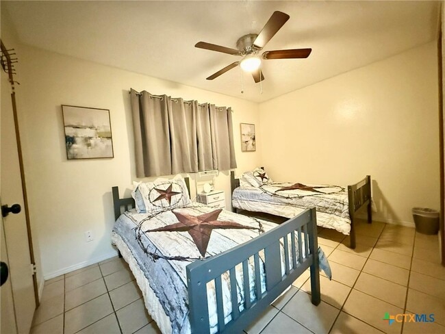 Building Photo - 907 Haynes Dr