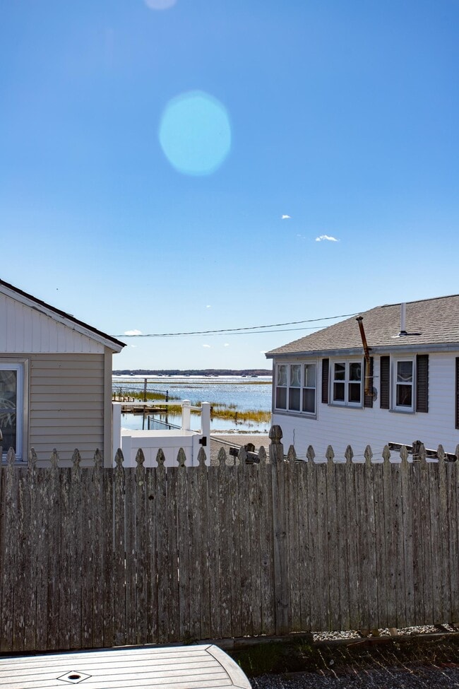 Building Photo - 23 Diane Ln