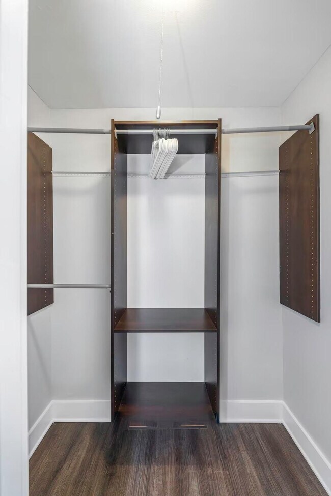 Building Photo - 4404 W Kennedy Blvd