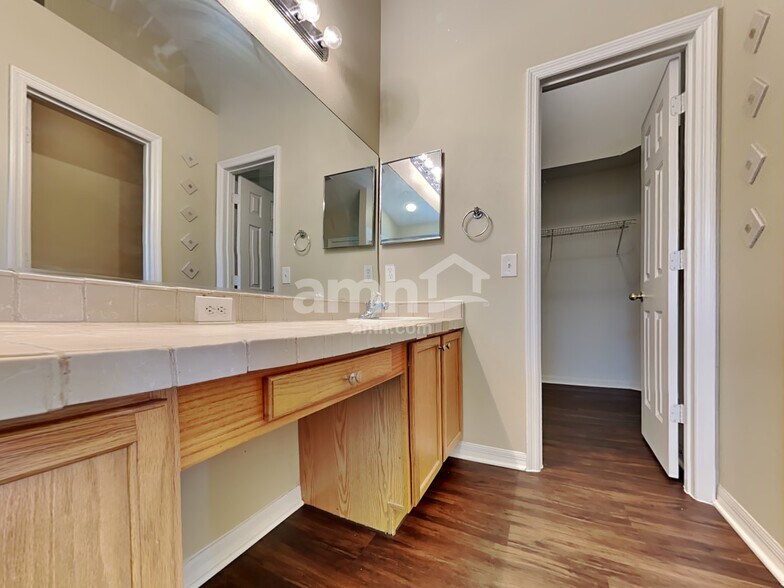 Building Photo - 2229 Hunters Greene Dr