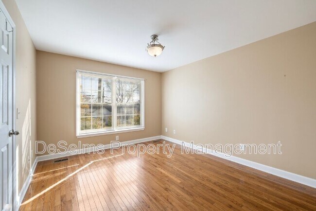Building Photo - 508 S 12th St