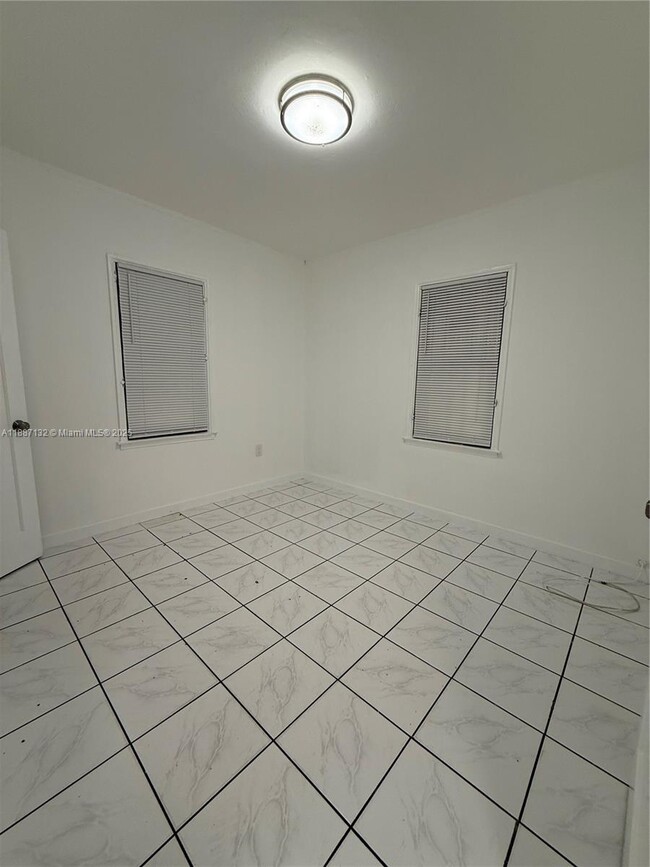 Building Photo - 1200 NE 128th St