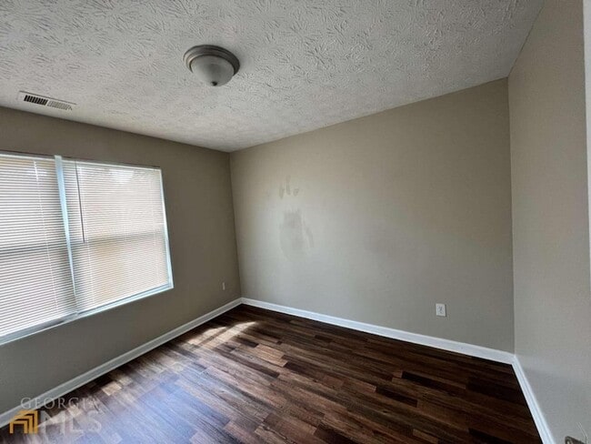 Building Photo - 13101 Fairington Ridge Cir