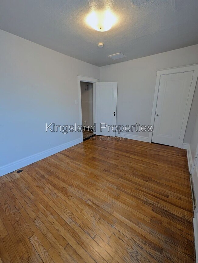 Building Photo - 4982 Oleatha Ave