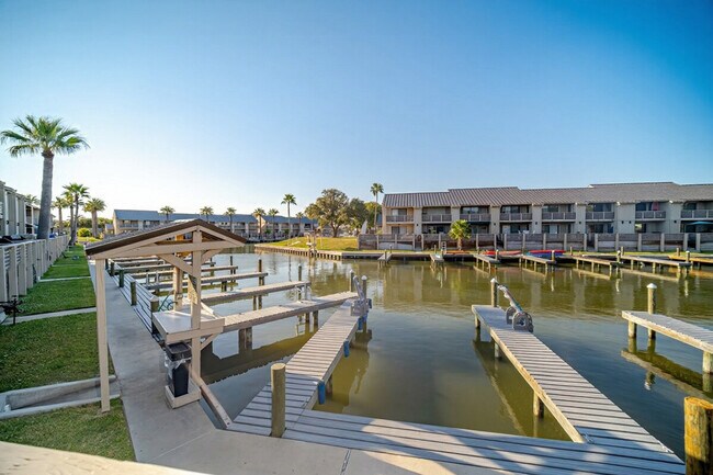 Building Photo - 1902 Bayhouse Dr