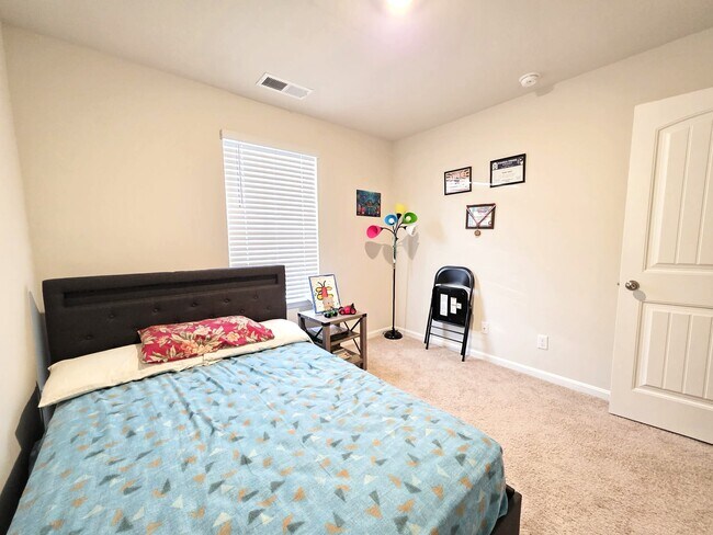 Building Photo - 407 Stream Valley Ct