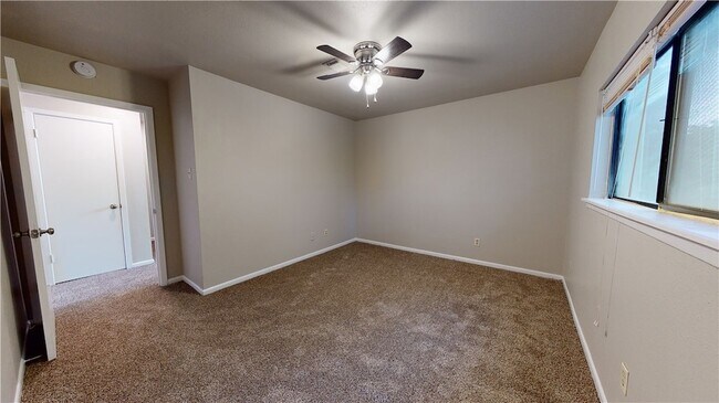 Building Photo - 2807 Longmire Dr