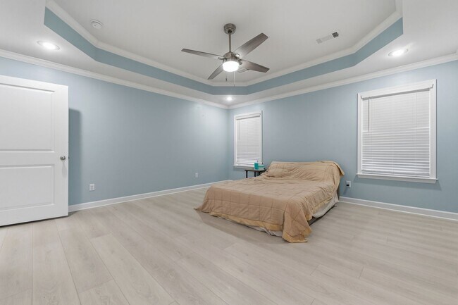 Building Photo - Mins from LRAFB with Solar panels