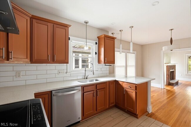 Building Photo - 3423 Beechwood Ave