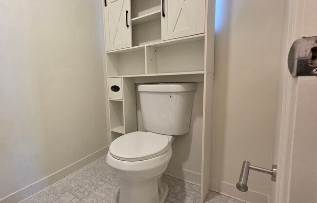 Building Photo - Large 4 Bedroom Located in Arlington!