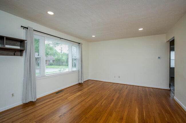 Building Photo - 649 Mitchell Ave