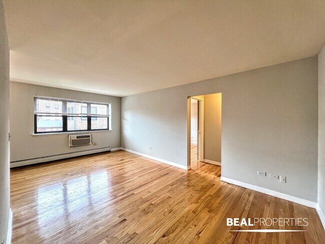 Building Photo - 510 W Briar Pl