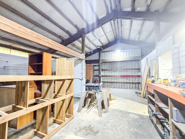 Building Photo - Tranquil Country Living Meets Modern Comfort
