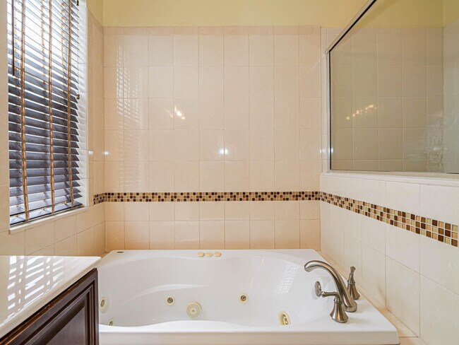 Building Photo - 5648 Spanish River Rd