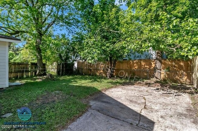 Building Photo - Lovely 2 bedroom / 1 bathroom home now ava...