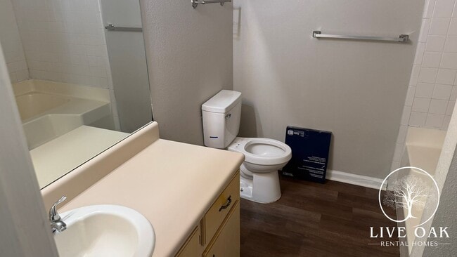 Building Photo - ENJOY A $500 MOVE-IN CREDIT WHEN YOU LEASE TODAY!**