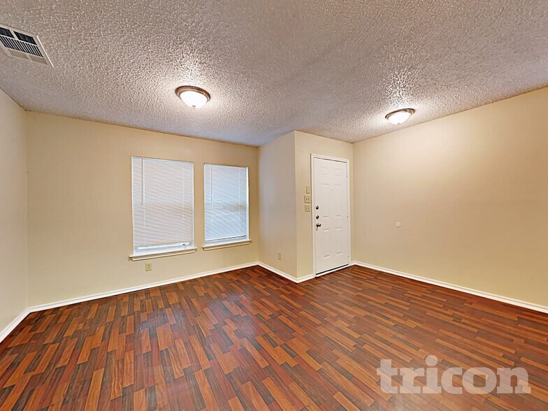Building Photo - 8055 Chestnut Cedar Dr