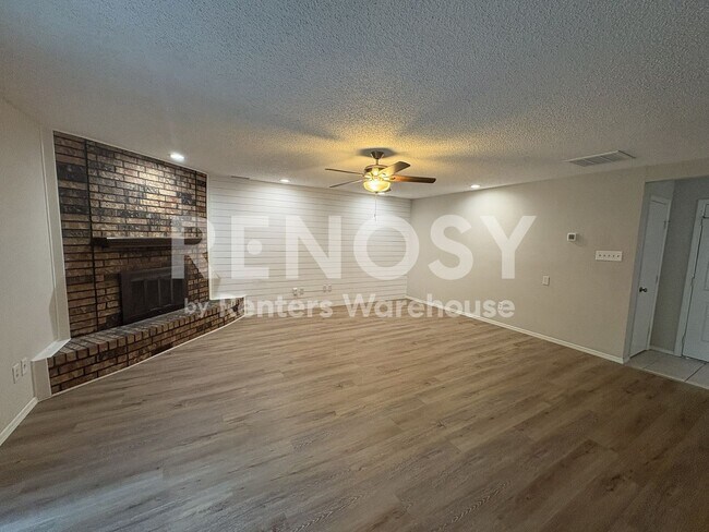 Building Photo - 7517 Oak Ridge Dr