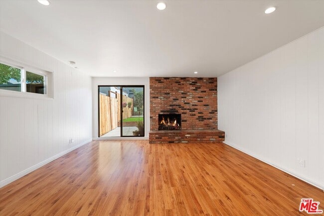 Building Photo - 3154 W 74th St