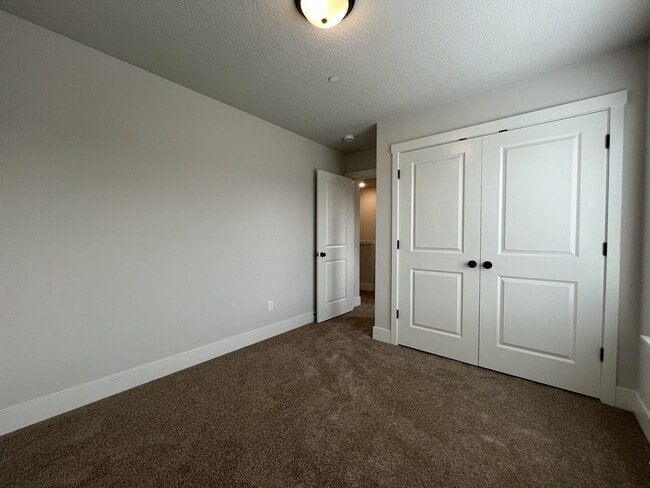 Building Photo - Modern 2025-Built 4 Bedroom Home with EV Charging, 5kW Solar, Open-Concept Living, Scenic Outdoor...