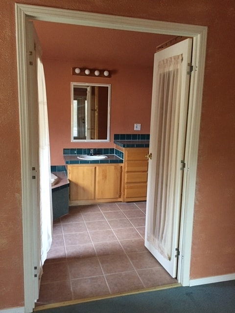 Building Photo - Beautiful 3 bedroom Overlooking River