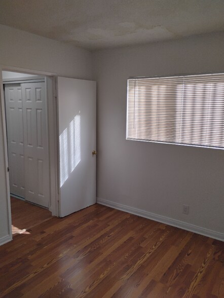 Building Photo - 14129 Vanowen St