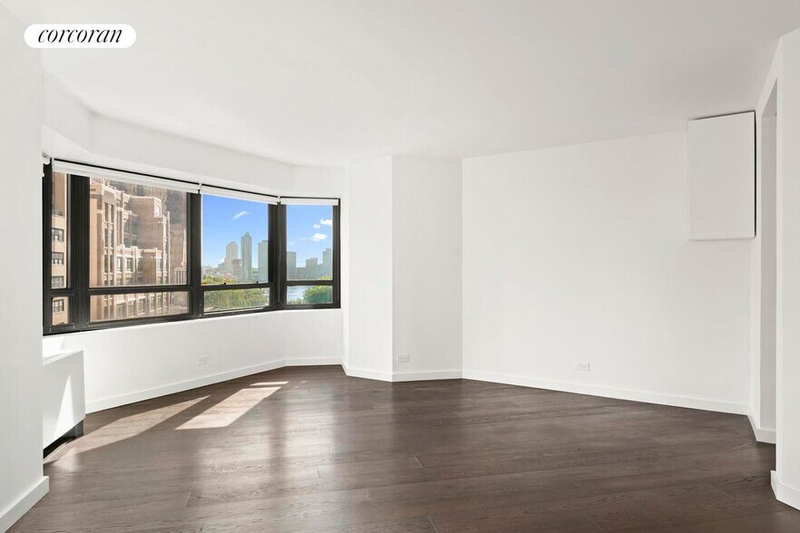 Building Photo - 240 E 47th St