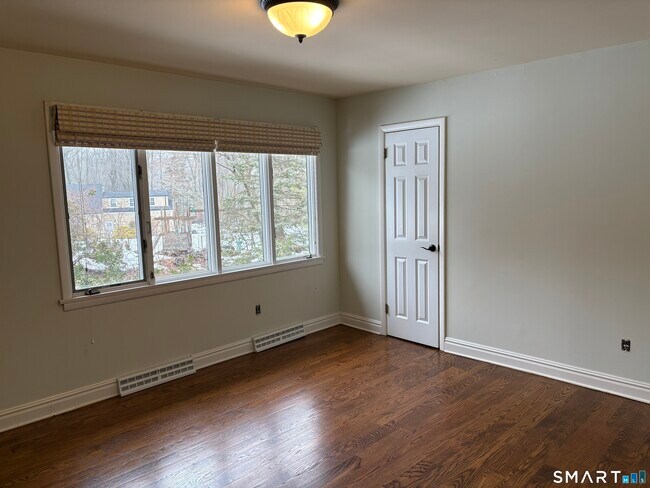 Building Photo - 950 Rock Rimmon Rd