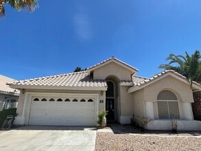 Building Photo - Charming 3-Bedroom Home Backing to Greenway with Golf Course Access