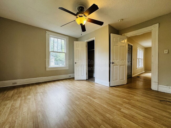 Building Photo - 2208 Duncan Ave