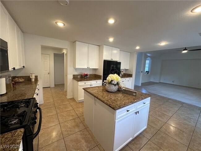 Building Photo - 7615 Ironwood Knoll Ave