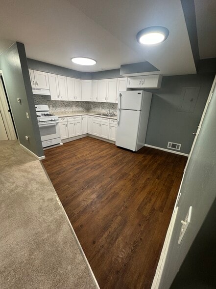 Building Photo - 11 Commercial St