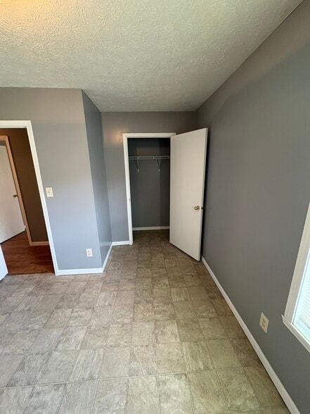 Building Photo - 1835 Carpenter Cir