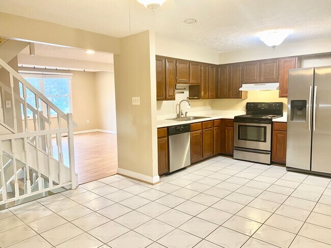 Building Photo - 3 Bedrooms Plus 2 Bonus Rooms!!! 2.5 Baths...