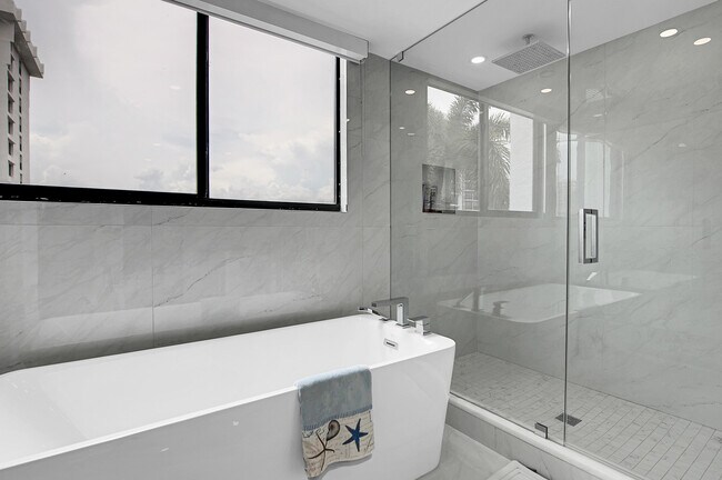 Building Photo - 4744 S Ocean Blvd