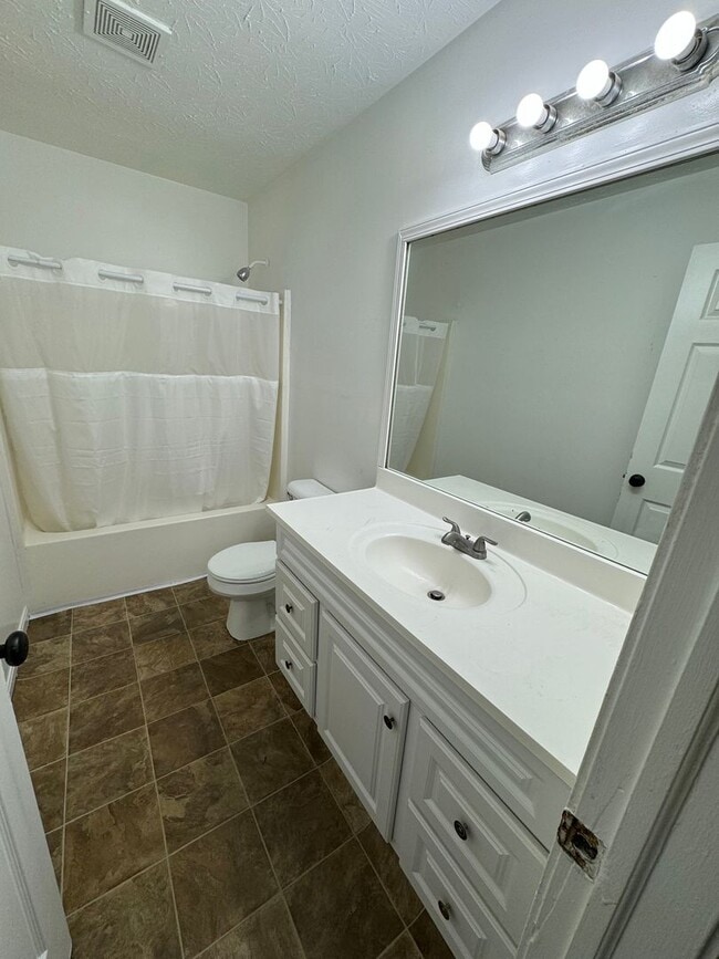 Building Photo - MT HEALTHY - Simple ranch living 3 bed 1 bath