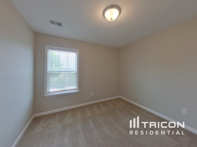 Building Photo - 108 Eventine Way