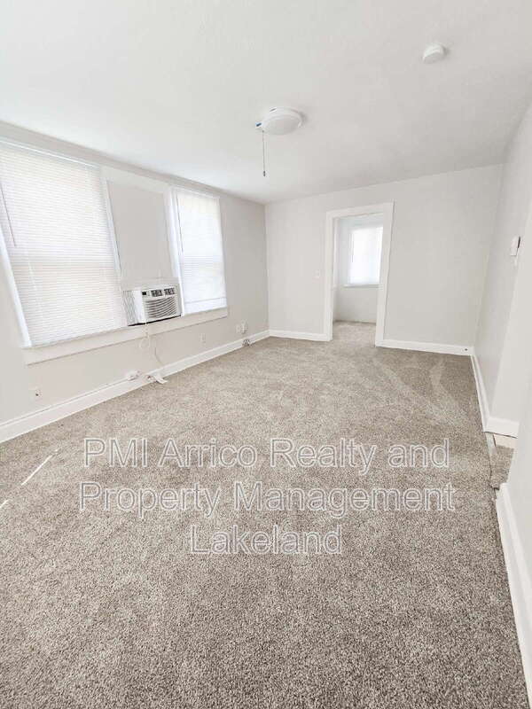 Building Photo - 115 8th St SE