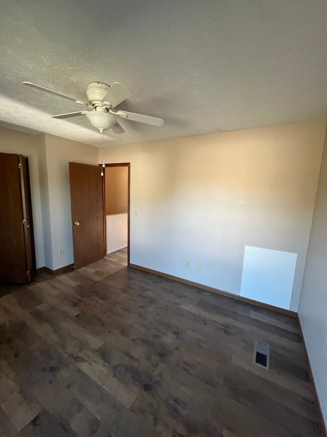 Building Photo - 1871 N Lakeman Dr