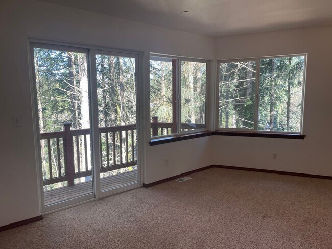 Building Photo - Gorgeous custom built home