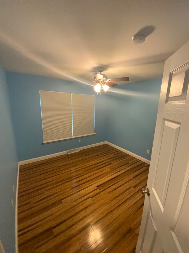 Bedroom 3 - 996 Tamara Dr