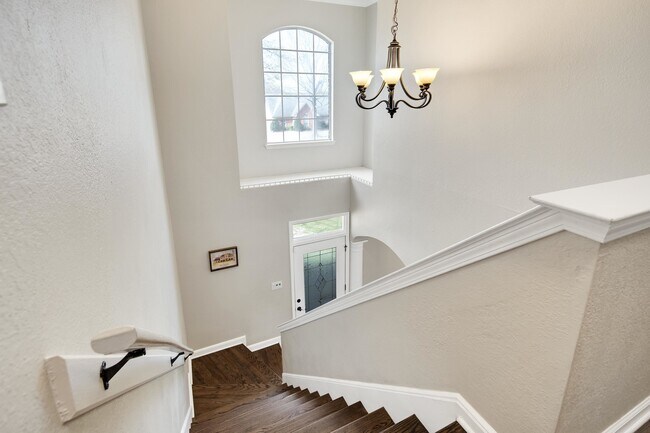 Building Photo - 115 Cottonwood Dr
