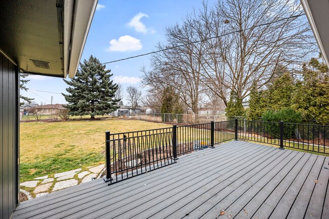 Building Photo - Great Location! - 3 Bedroom Valley Home!