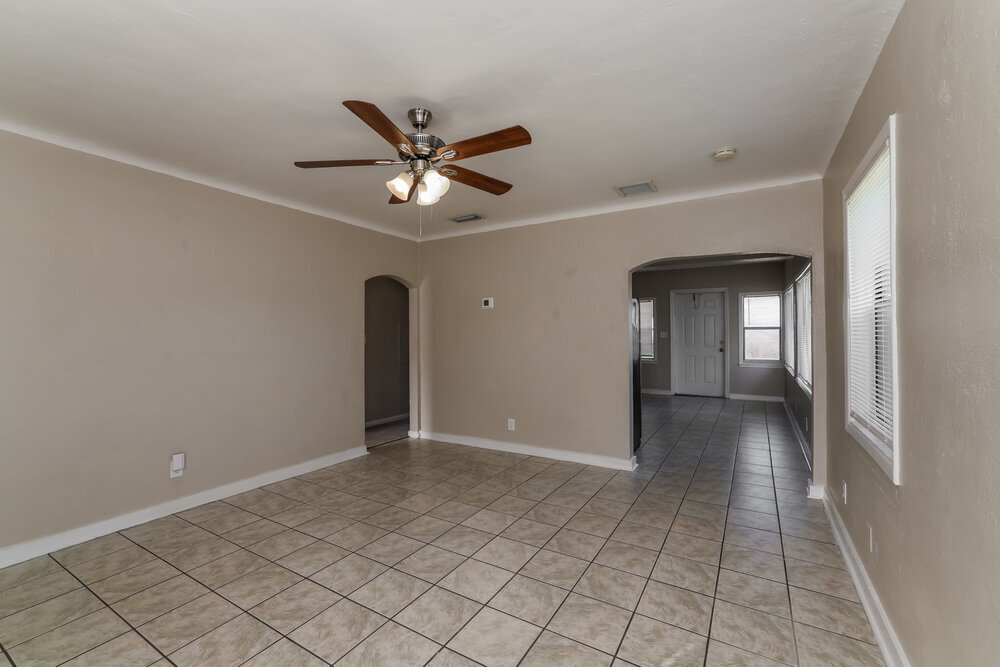 Building Photo - 831 C St