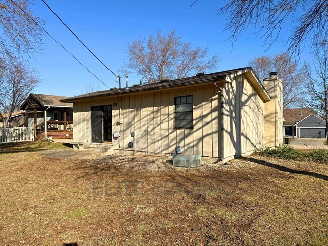 Building Photo - 5611 SW 36th Terrace